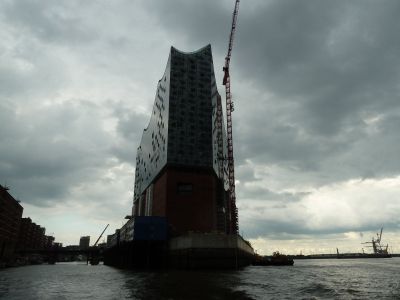 Wolken ueber der Philharmonie.JPG