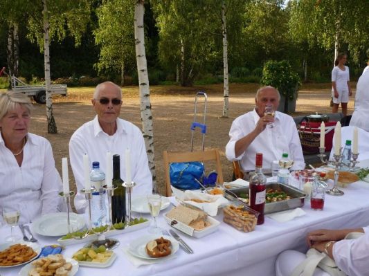 Na, dann Prost: Heidi, Hans-Jürgen und Dieter